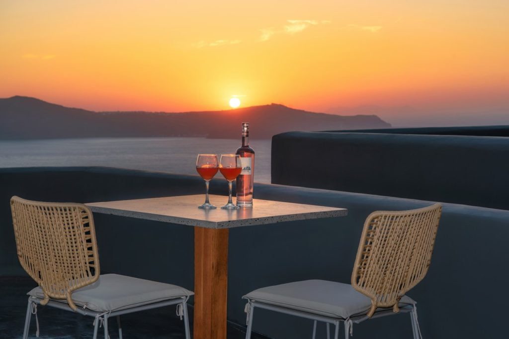 Santorini Honeymoon &#8211; Ultimate Guide to Save time, ELITE ESTATES
