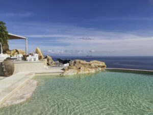 Best Months to Travel to Greece and The Greek Islands, ELITE ESTATES